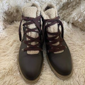 Dr. Scholl's brown waterproof laced up boots size 10M w/2 inch heel